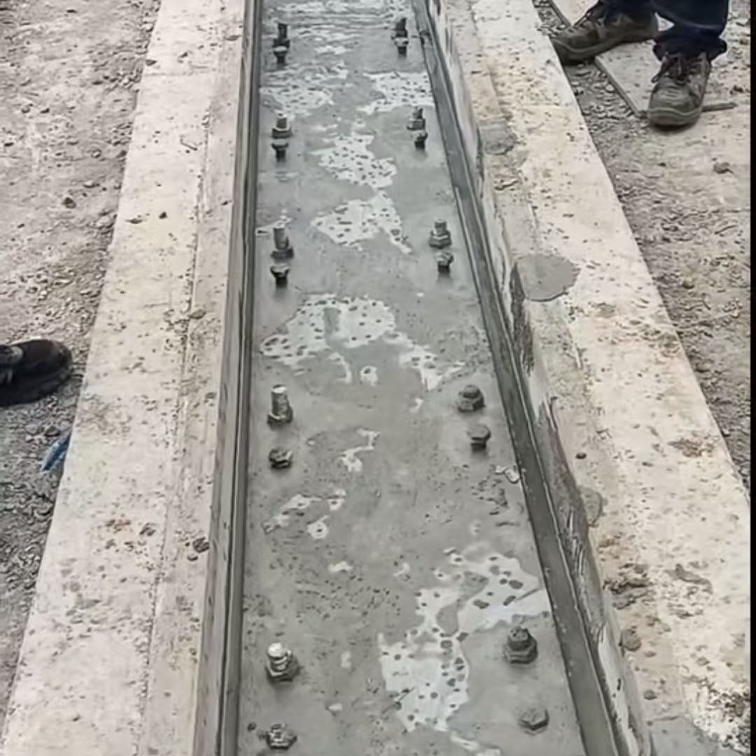 鄂州港口码头起重机龙门吊重型机械设备稳固用早强快凝轨道胶泥